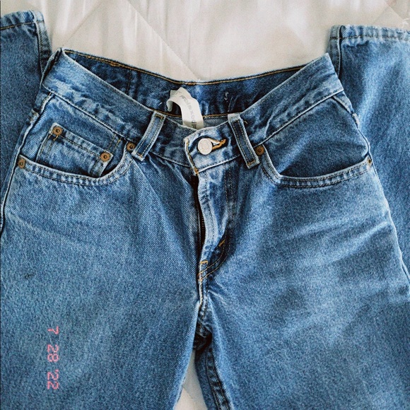 Cutest vintage Levi’s! - Picture 3 of 5